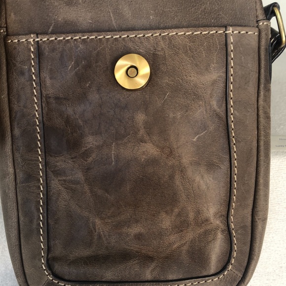 DIBA TRUE Crossbody taupe colored leather bag. Gold hardware. Beautiful design - Picture 6 of 11